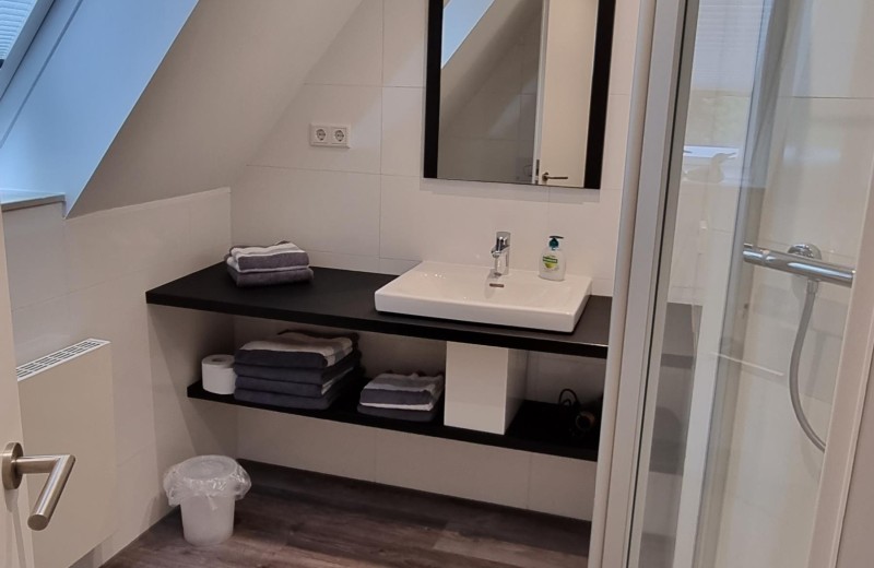 Badezimmer mit Dusche